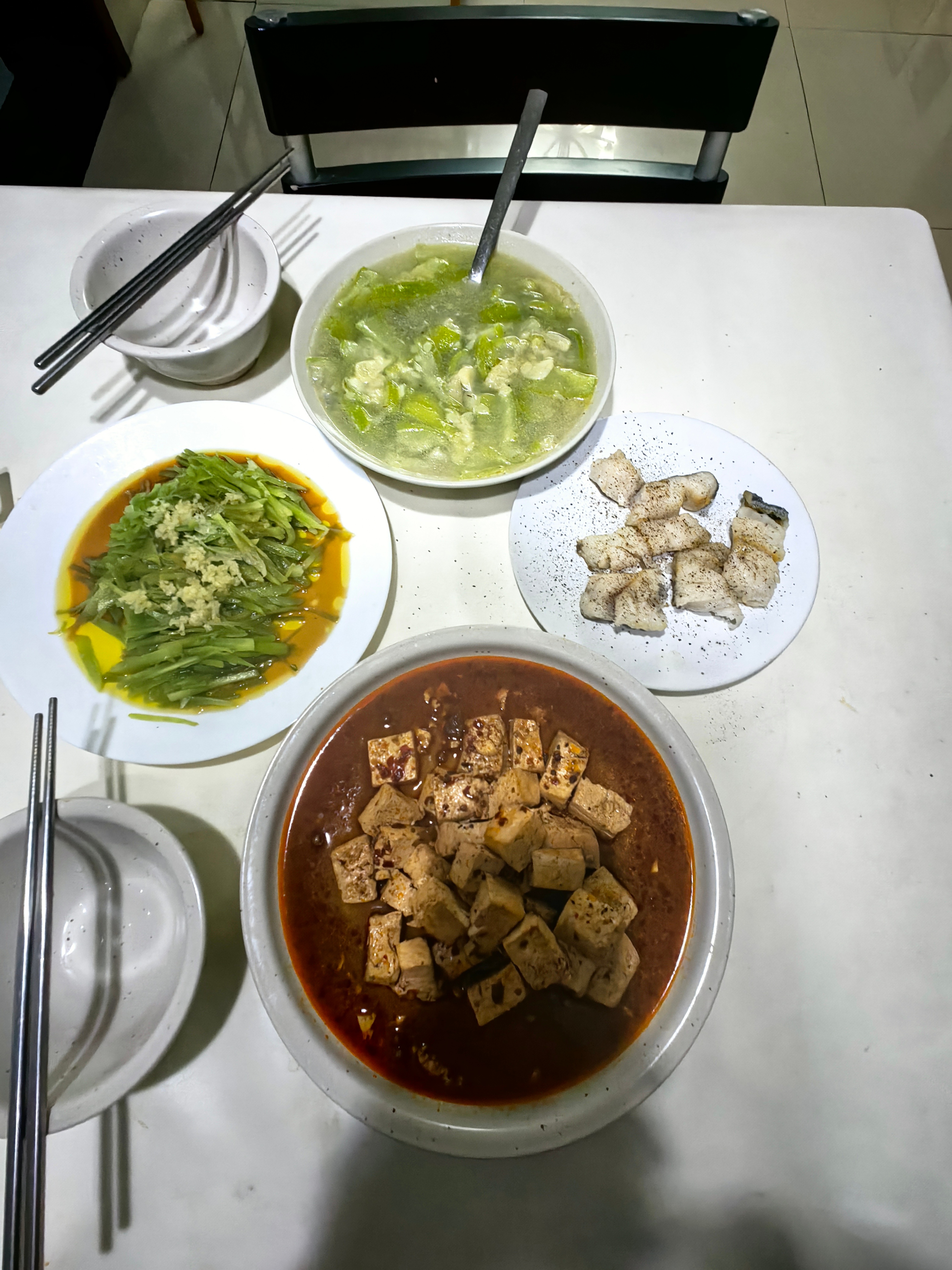 小喵家买了新烤箱，原来的空气炸锅被喵奶奶接管，今天试验烤排骨和鳕鱼，肉都是柴的，