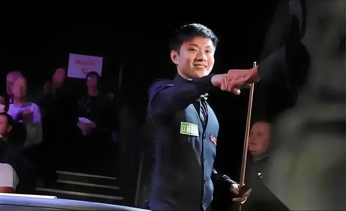 赵心童封神！

50万镑到手。

但最炸的不是钱，是他把“禁赛”标签撕成通行证—