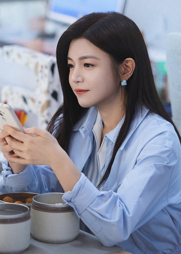 陈妍希娱乐圈人缘 的好朋友们为她的新剧《狙击蝴蝶》开播造势帮忙转发，打call阵