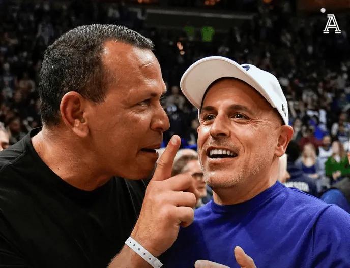 过去17个月NBA历史前四大球队交易全部出现，湖人包揽前二
08月22日讯，今日