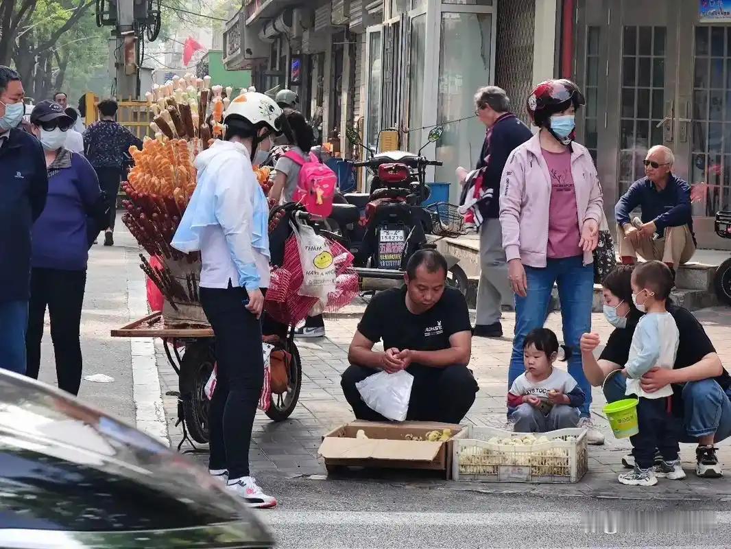 1. 普通人过日子
最大难处是：想兼顾理想和现实。一边想安稳舒心，一边要赚钱养家