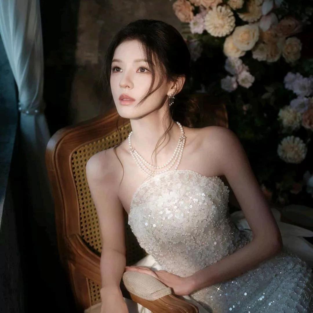 梦幻婚纱照，花海中的美丽瞬间