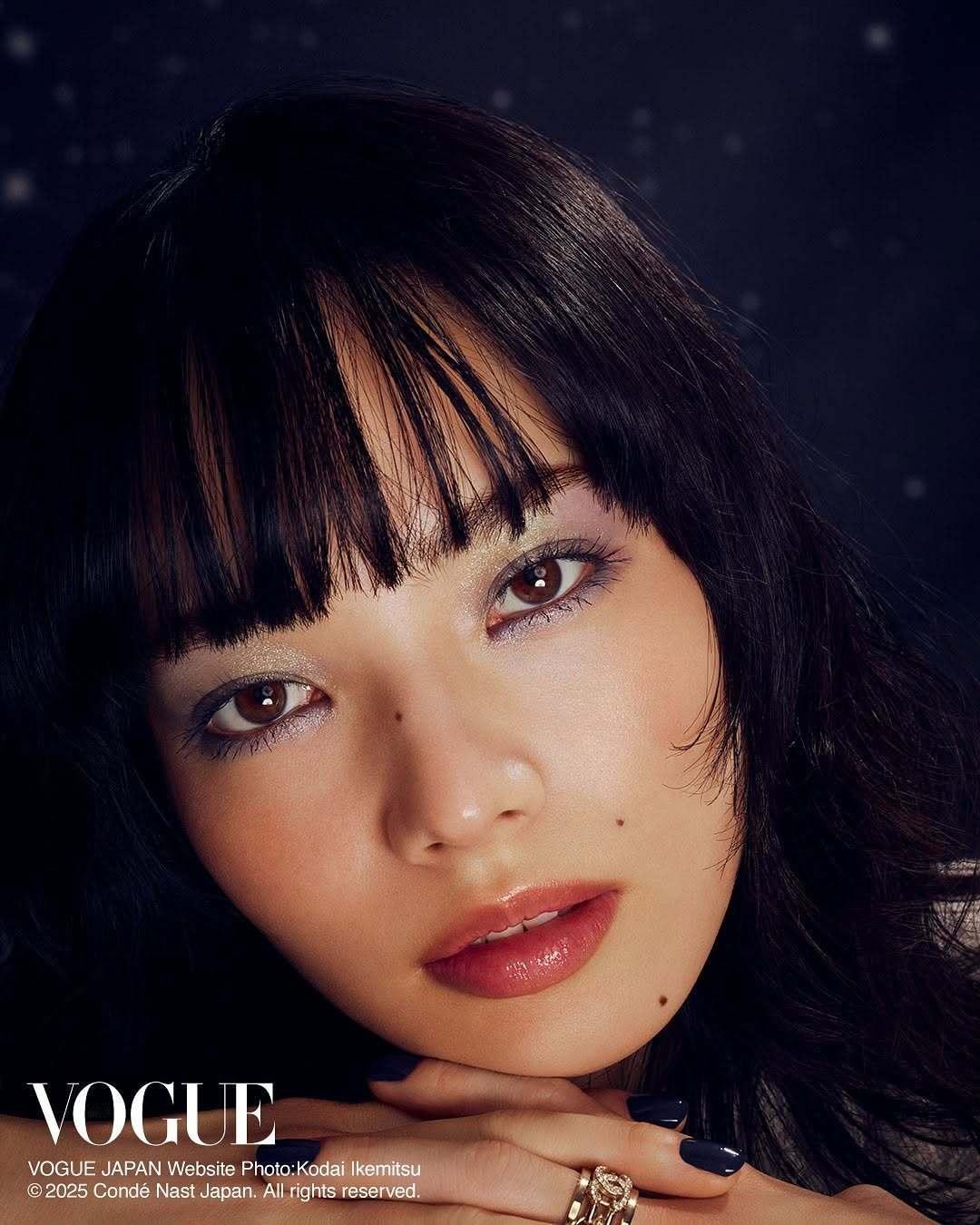 小松菜奈 x CHANEL由日版VOGUE公开两张全新大片，香奈儿假日宣传上线?