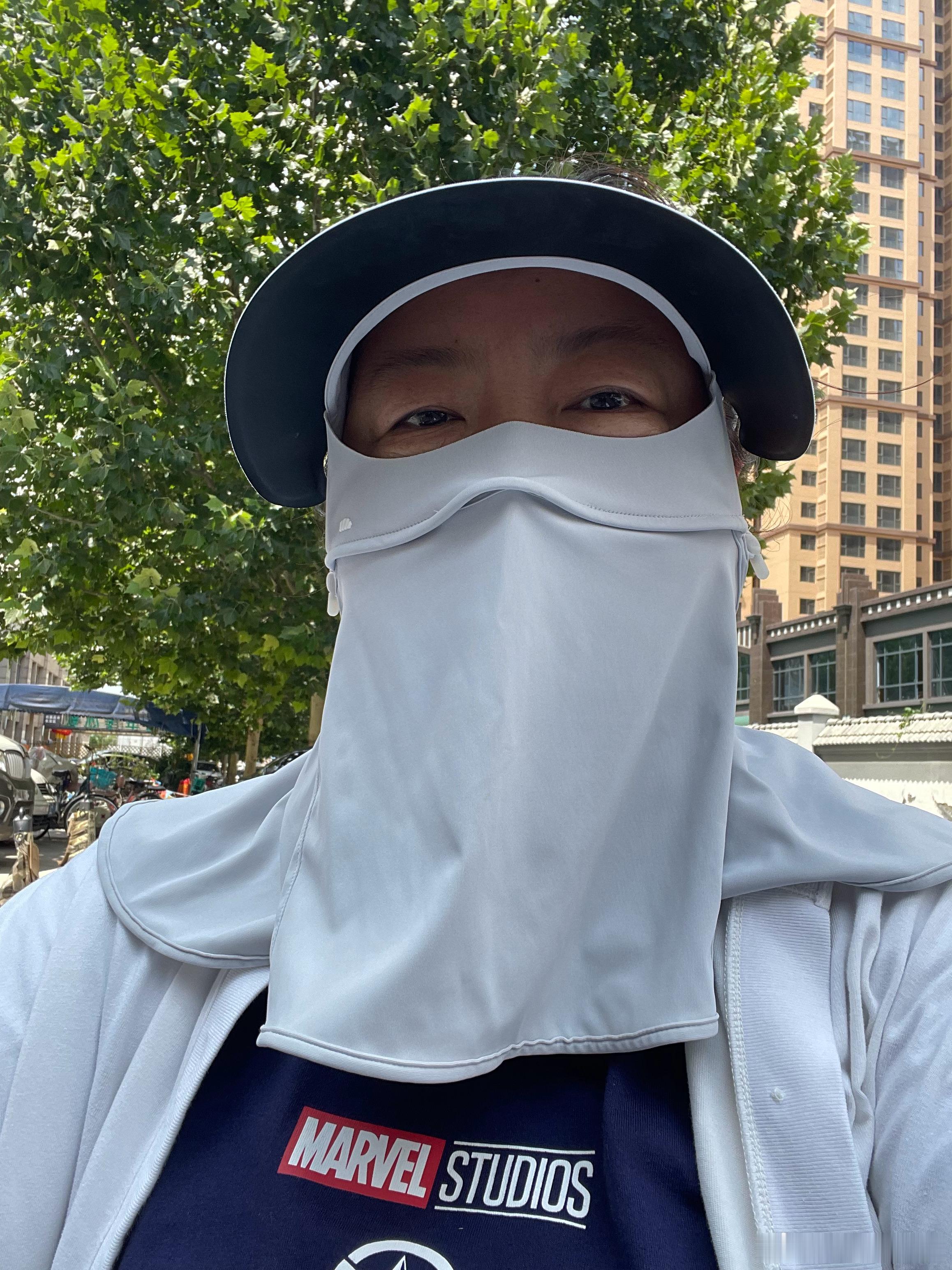 我这皮糙肉厚不怕晒黑的女人，也终于成了蒙面大侠，实在是太晒了，感觉能把人烤熟了，