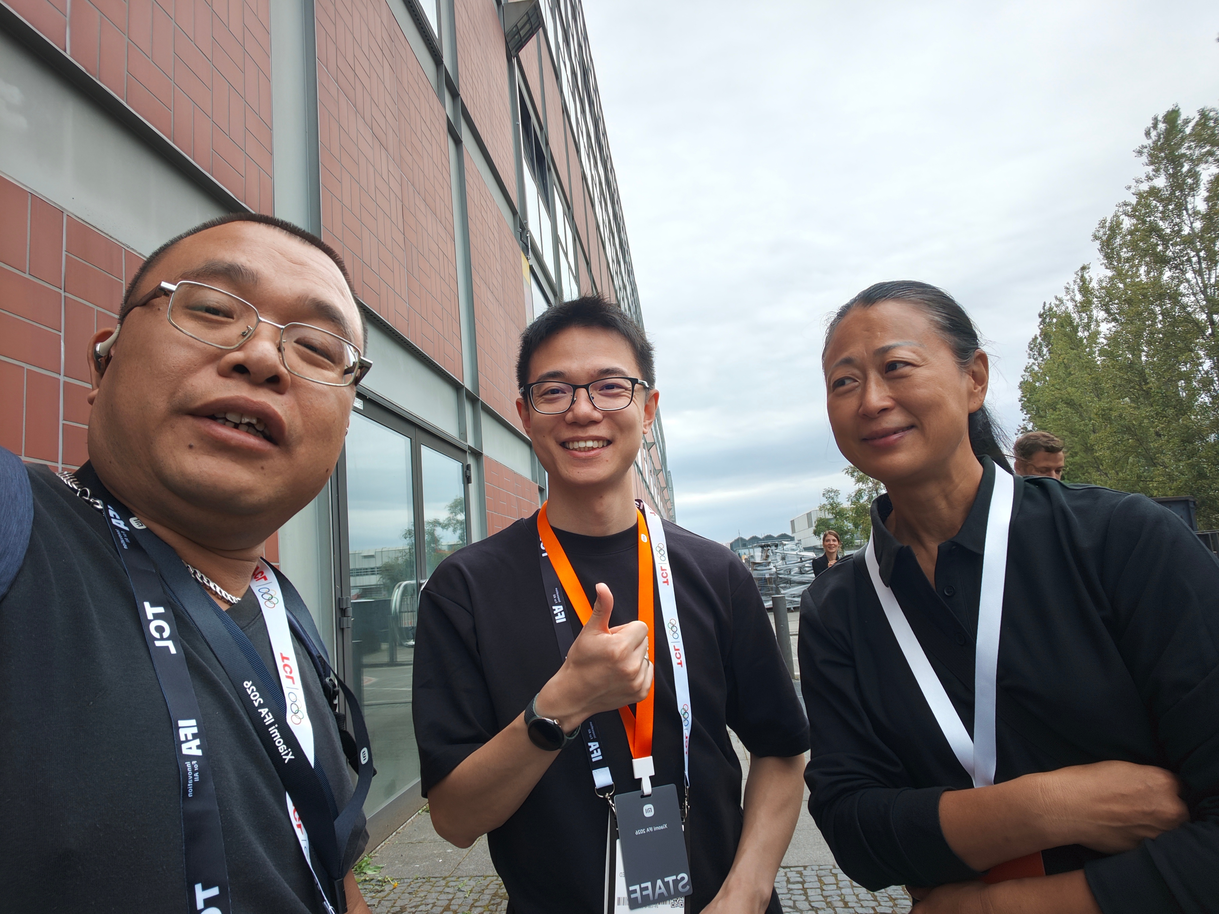 和小兄弟，老乡聊聊天，结果遇上一位大姐也是老乡，江北区的，我渝北区的，小兄弟是沙