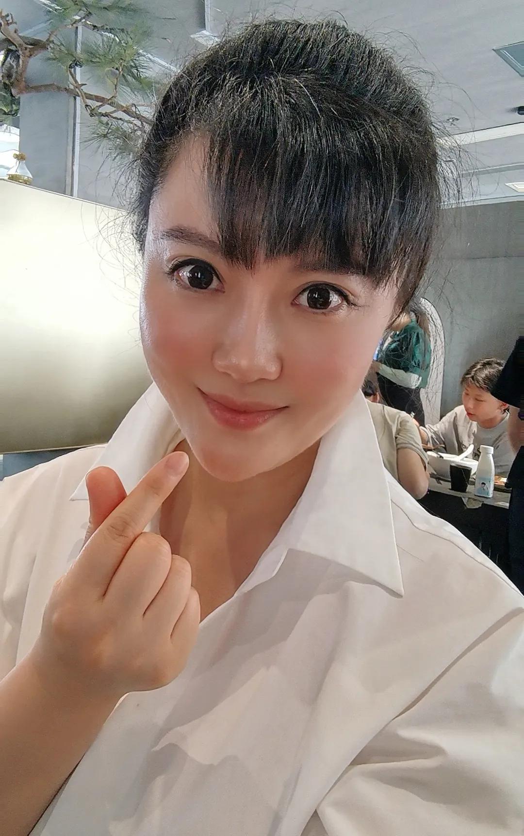 这两天最满意的是苏州的提子饮、甜品、蟹黄面、蟹汤包，还有不知道为啥的打车免费[捂