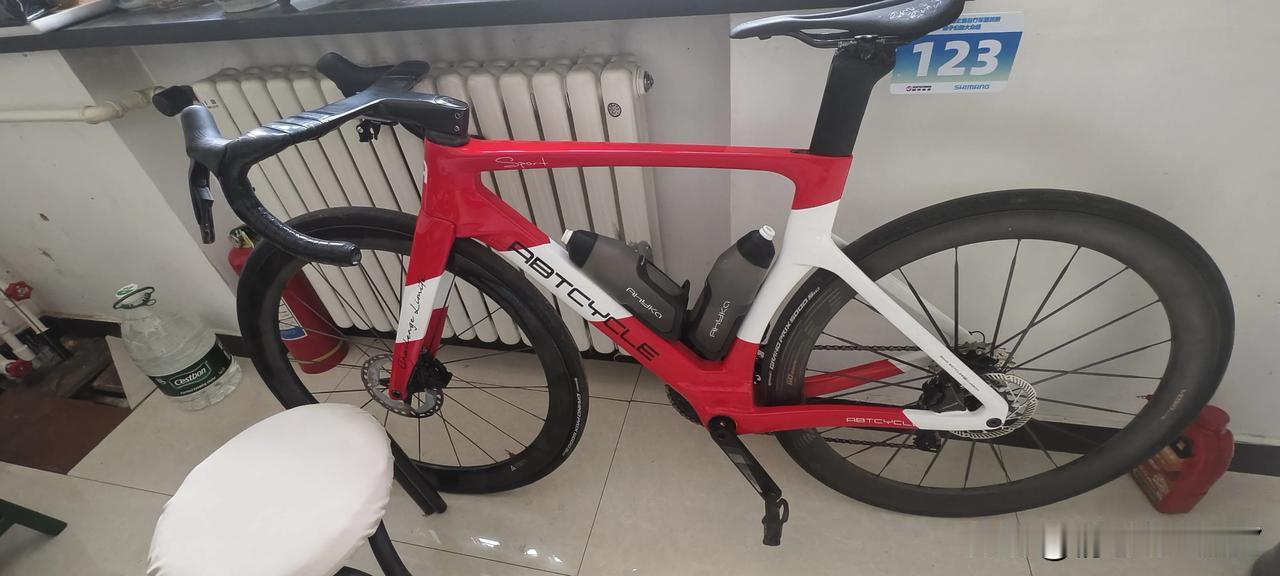 人与人之间的感情是靠不住的，夫妻也不例外。能靠住的是价值。只要你对别人来讲，有价