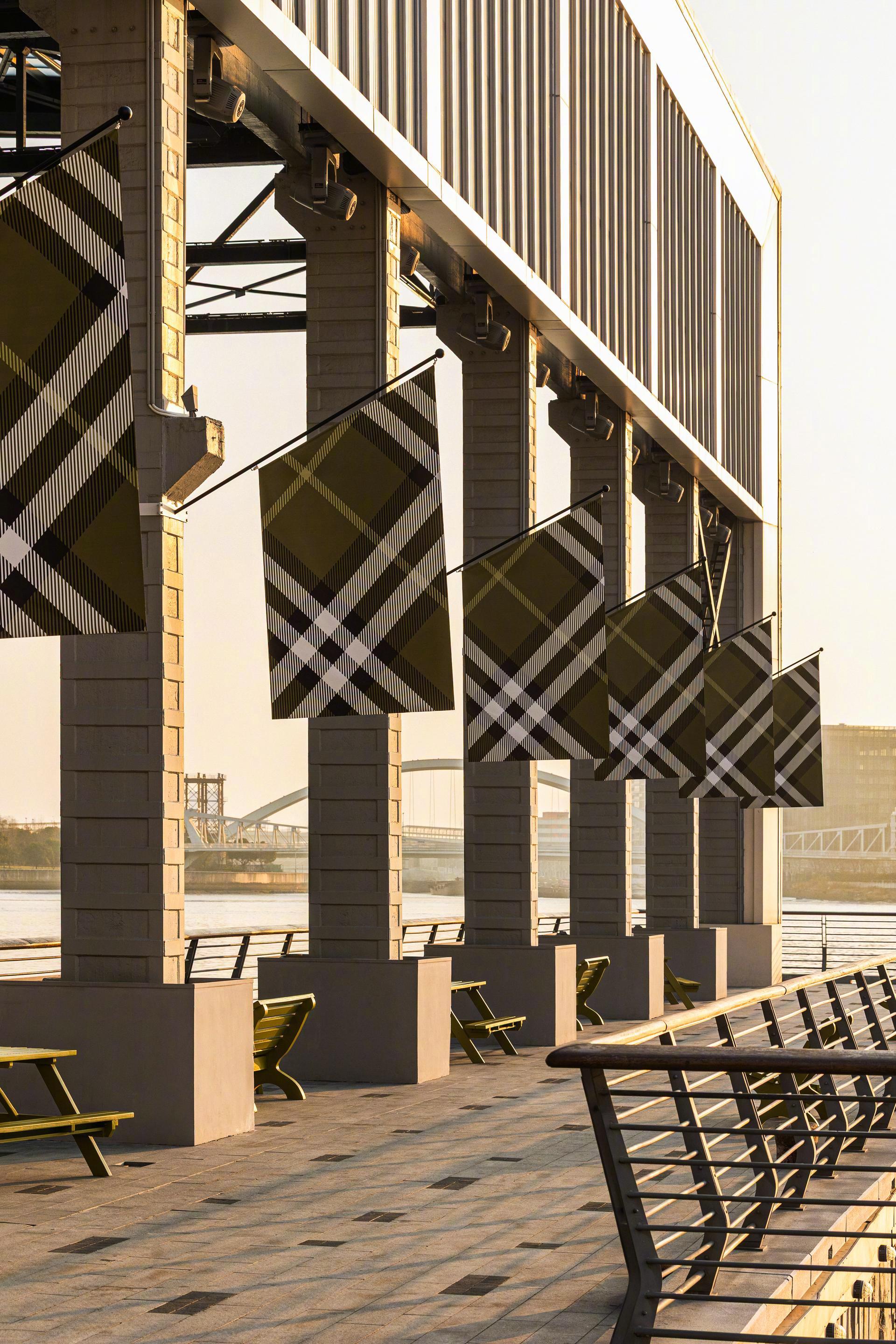 Burberry「英式慢游」上海线下限时体验 🧥☕️🍁  将英伦生活方式和场