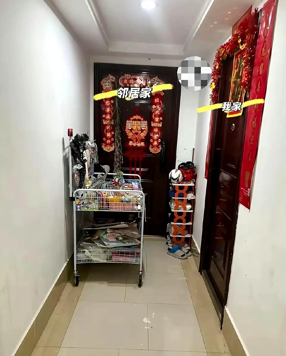 网友诉苦，说自己每天被堵门得窒息感，沟通无果，他家开门都费劲，求各路大神支招🙏