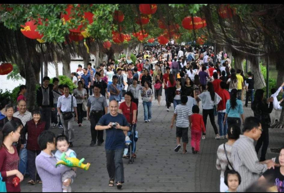 广东省揭阳市人民欢迎五湖四海宾朋来游览《揭阳古城》品尝揭阳美食和揭阳功夫茶！
揭