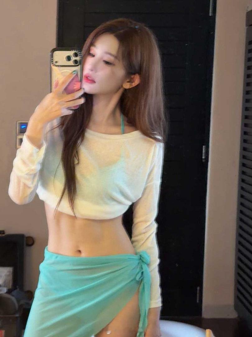 什么？这是腹肌吗❗️为什么我看来看去感觉有腹肌了，雨雨你干什么了怎么把腹肌都锻炼