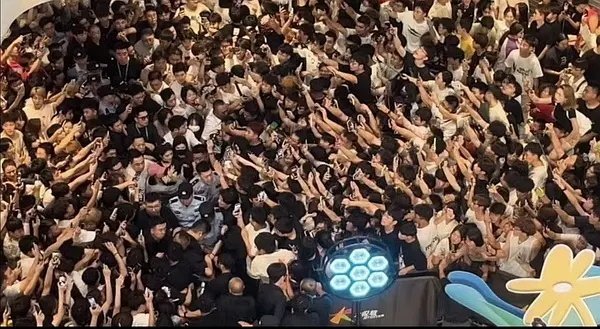 章若楠很有流量花的体质嘛，男粉多到离谱 ​​​