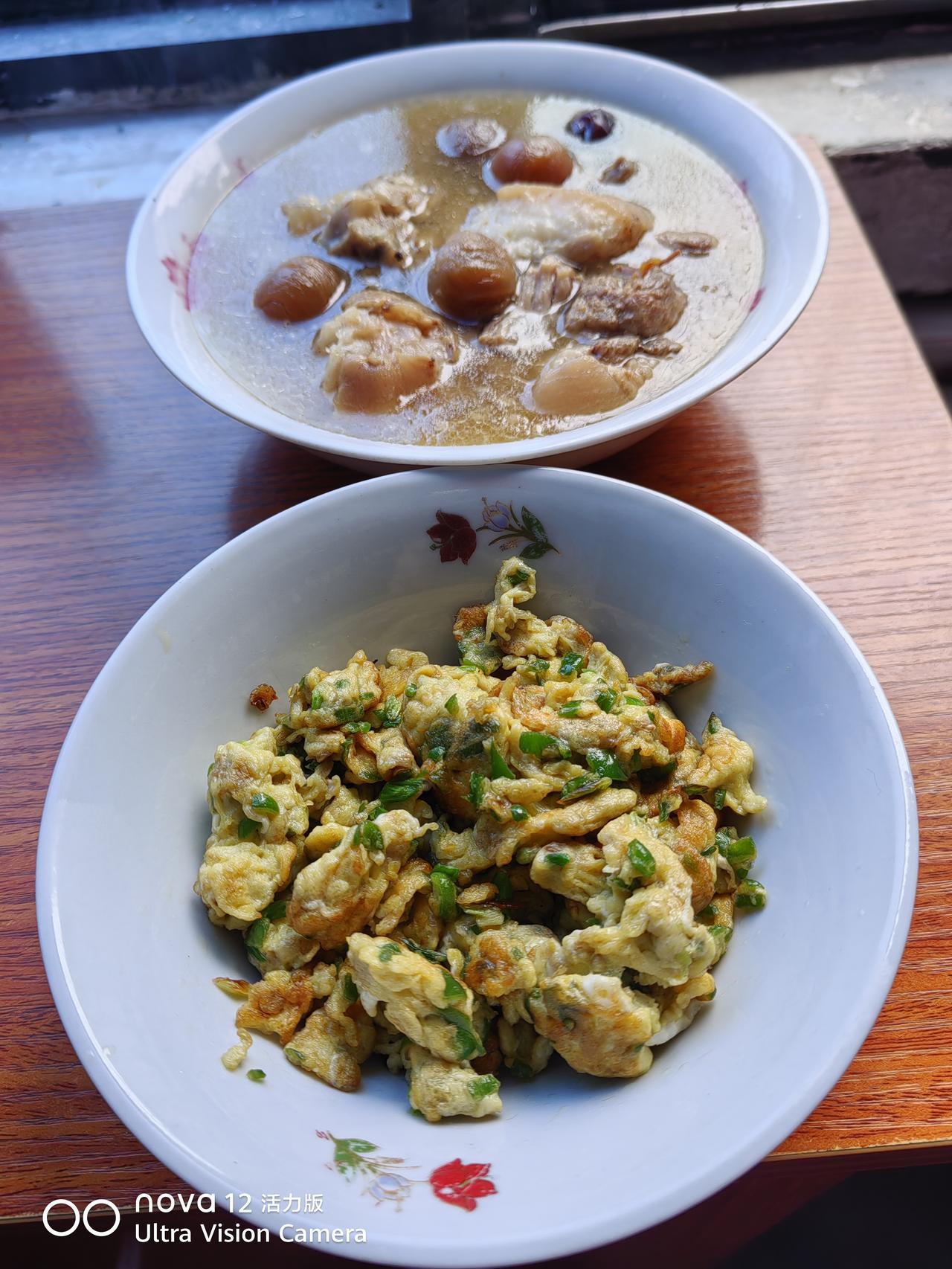今天吃什么今天吃猪脚，鸡蛋，小菜。简单的中餐。幸福的生活。