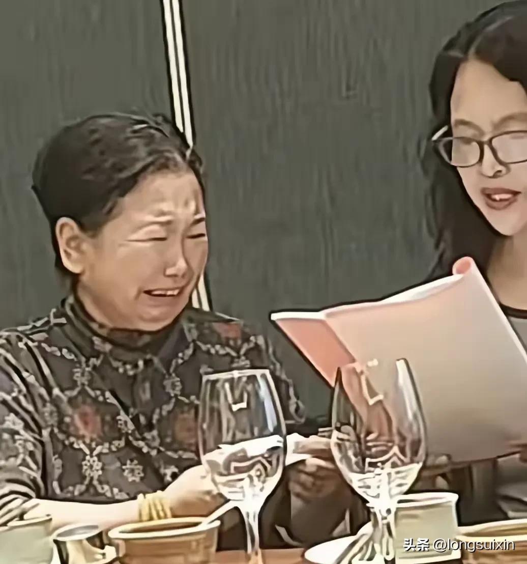 老演员，演完哭的，演笑的，角色换的挺快。难怪网友管她叫戏精，配得上这个称号


