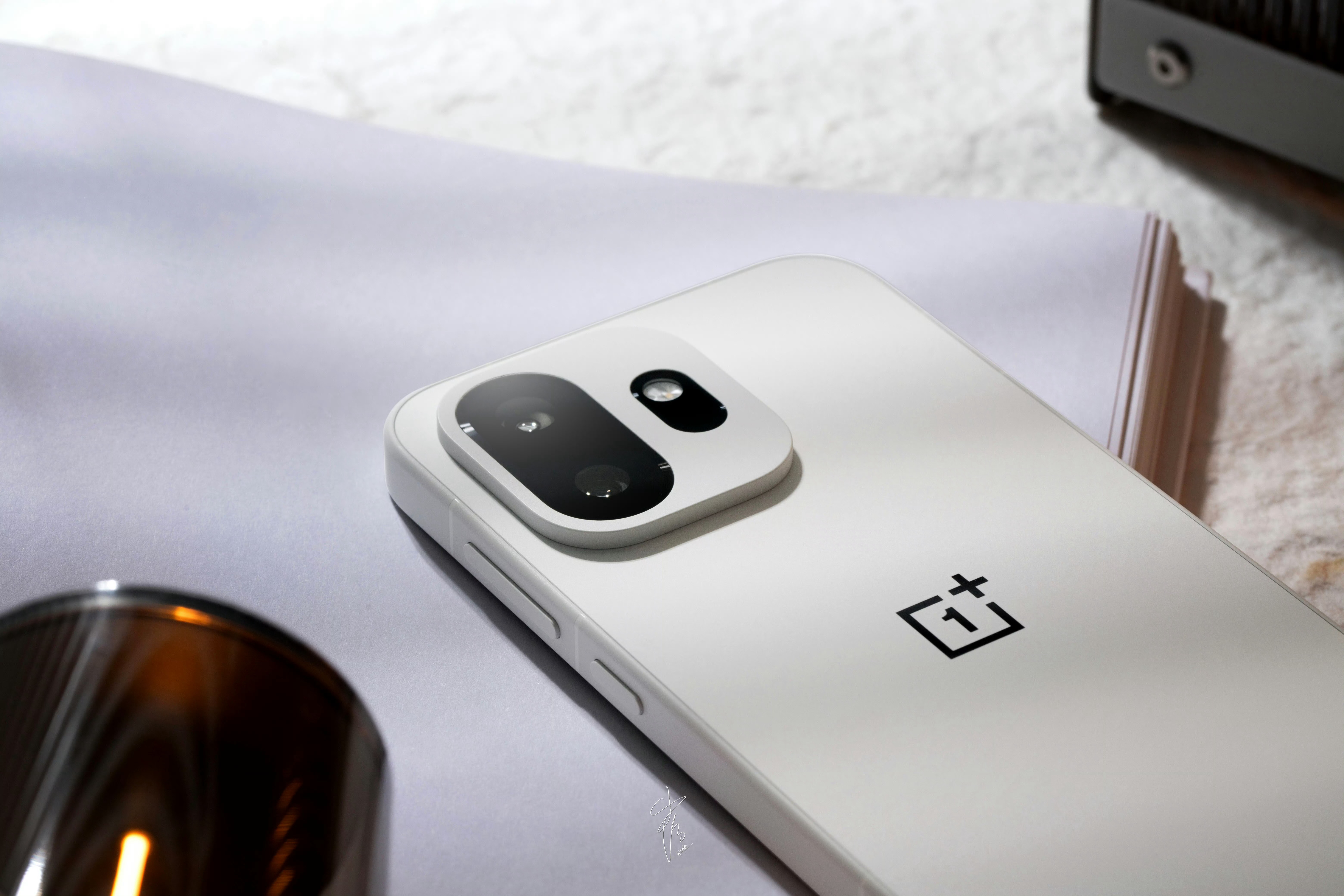 一加15T这款白色确实挺好看的很素雅 