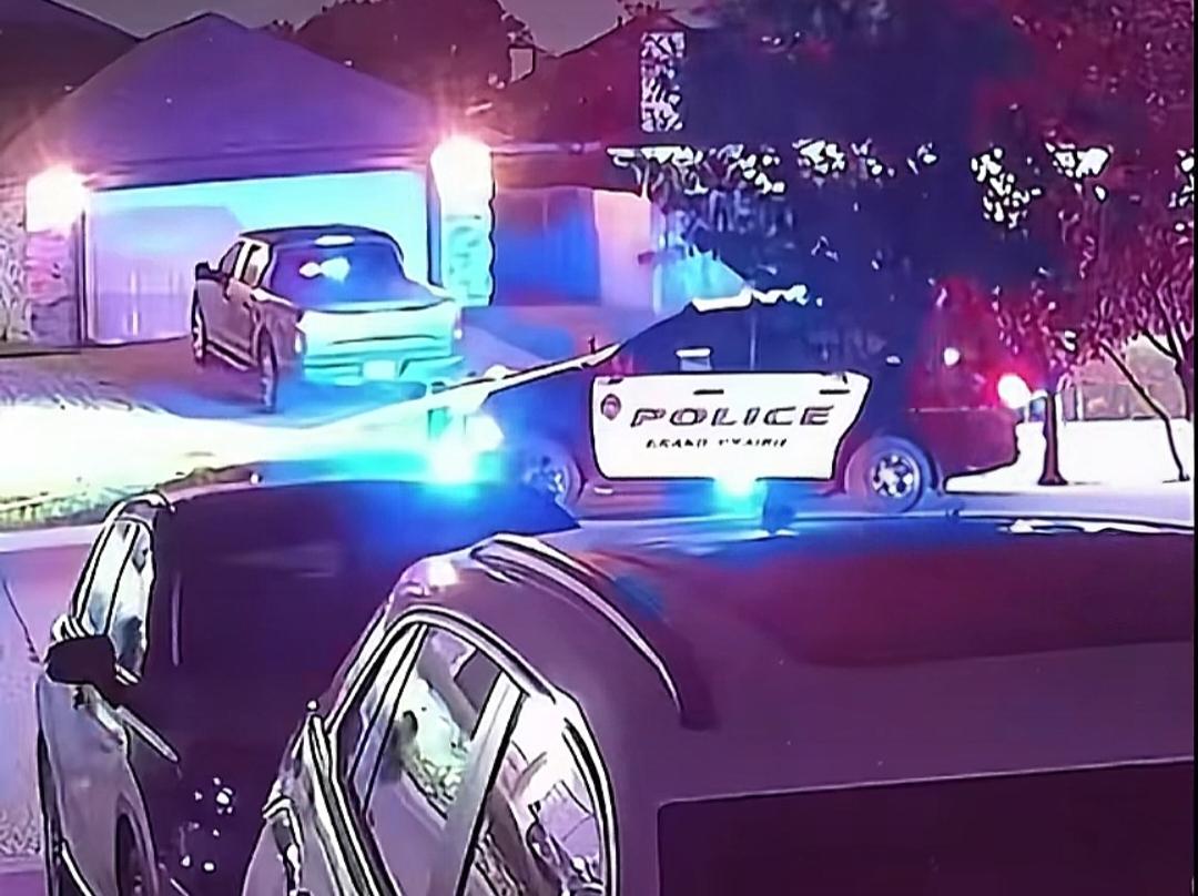 当地时间9月12日凌晨，在美国得克萨斯州的大草原城，发生一起因警察失误无辜平民被