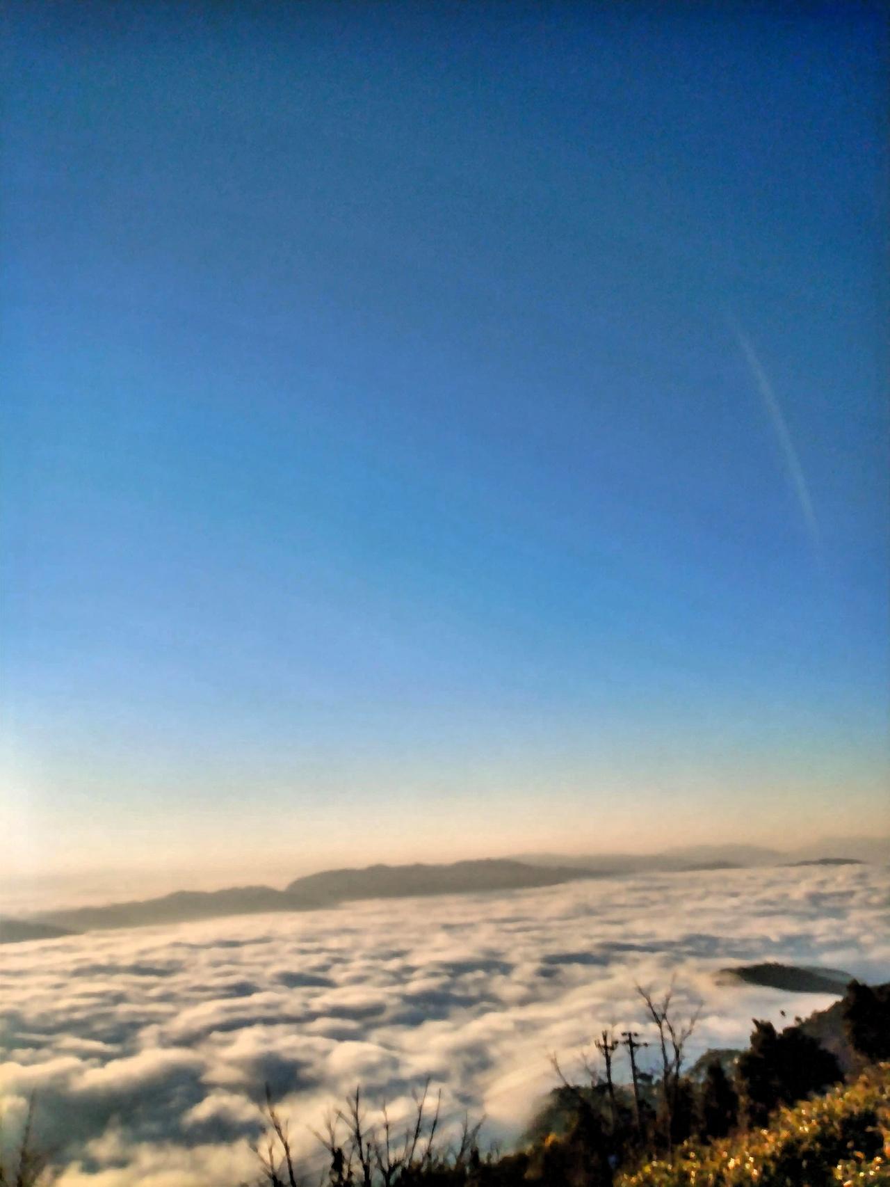 冬日生活打卡季 云海之上，俯瞰人间仙境！云海翻腾，如梦如幻，忘却了冬天的寒冷，尽