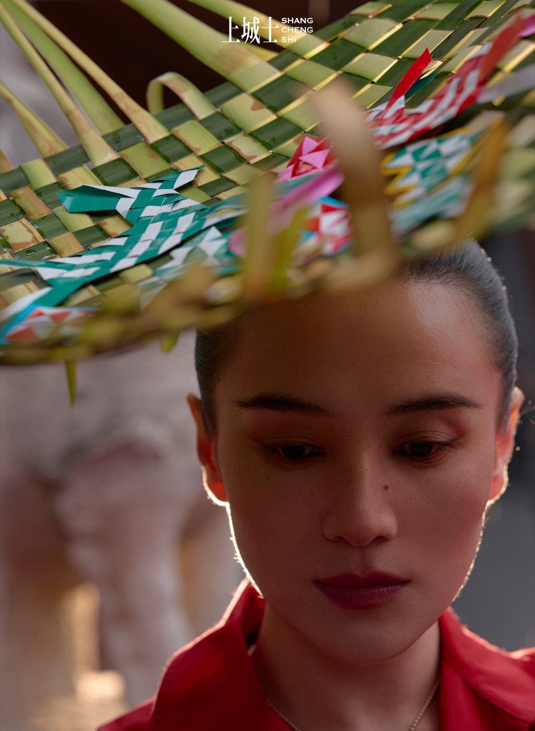 上城士6月宋佳封面宋佳与途中风物的第三年太爱上城士六月宋佳这组封面大片，连续三年
