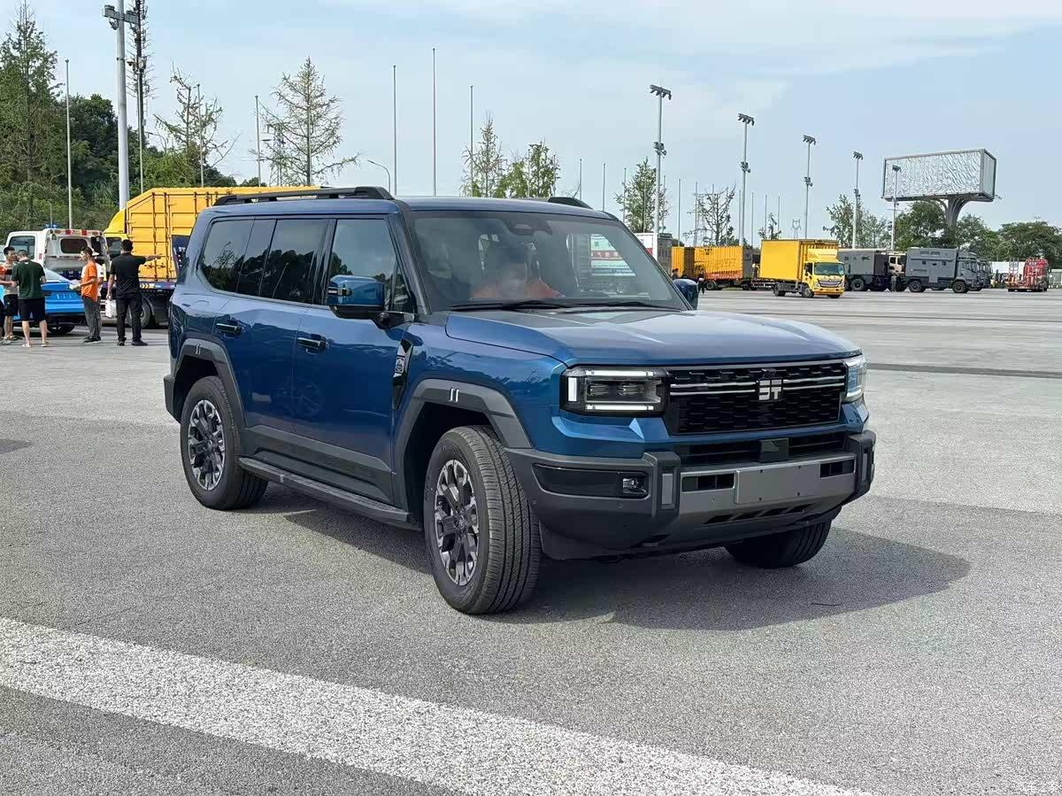 🔥成都车展前夕！我们在展馆外抢先拍到了捷途全新硬派越野SUV——纵横G700！
