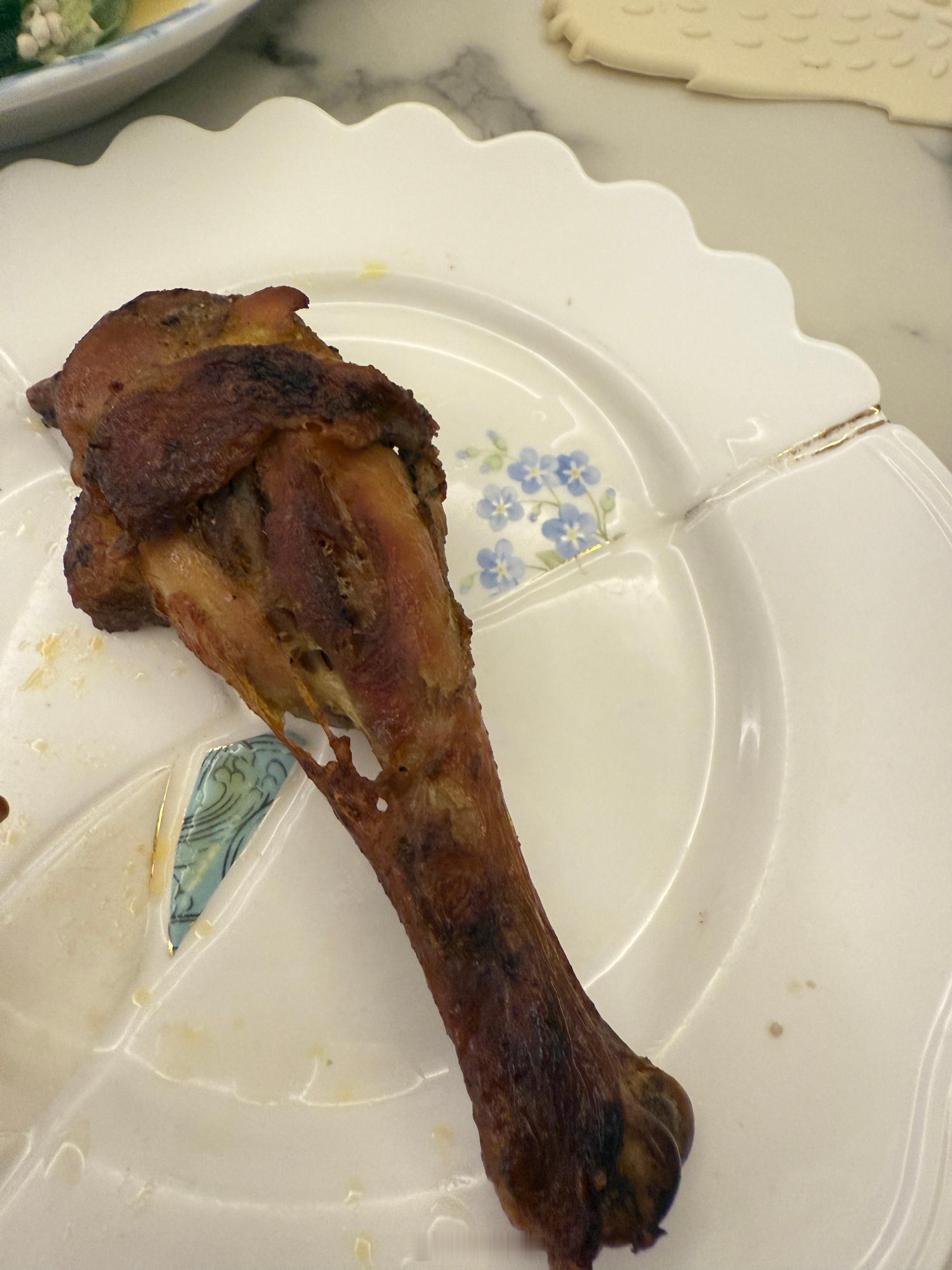 太饿了，吃了一半才想起来拍照晚饭就我和压压，旅蛙下午带着球宝去meland了，m