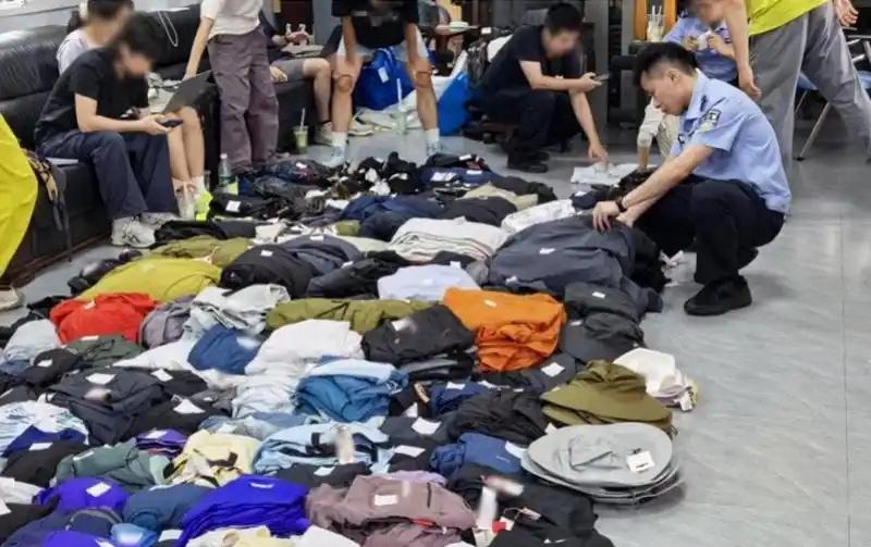 “跑这进货来了？”有个男的专钻试衣间，把人家防盗芯片偷偷剪掉，前后偷了1089件