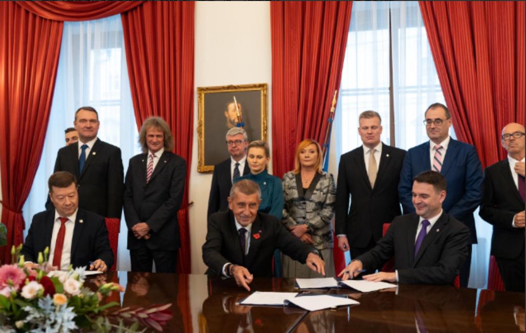 捷克大选一出结果全欧洲都傻了眼，之前还在使劲给乌克兰送炮弹、被称作 “援乌老大哥