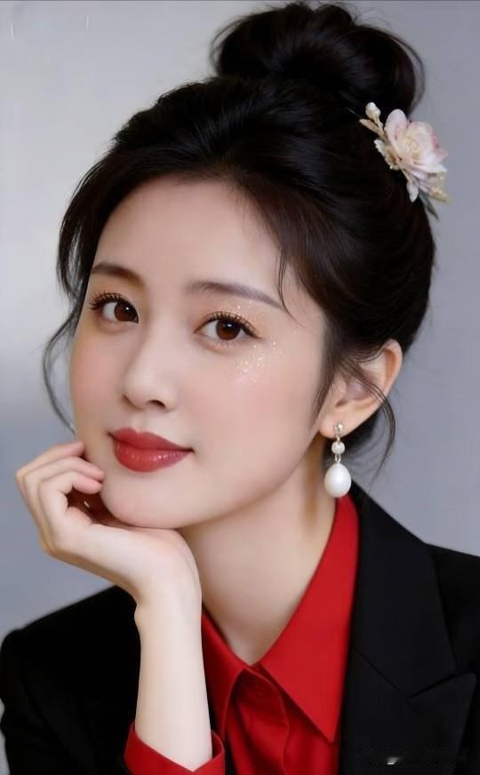 题仕女
 
云髻簪花嫩，红妆映日新。
香垂珠露重，影动玉衣匀。
托颊含幽意，凝眸