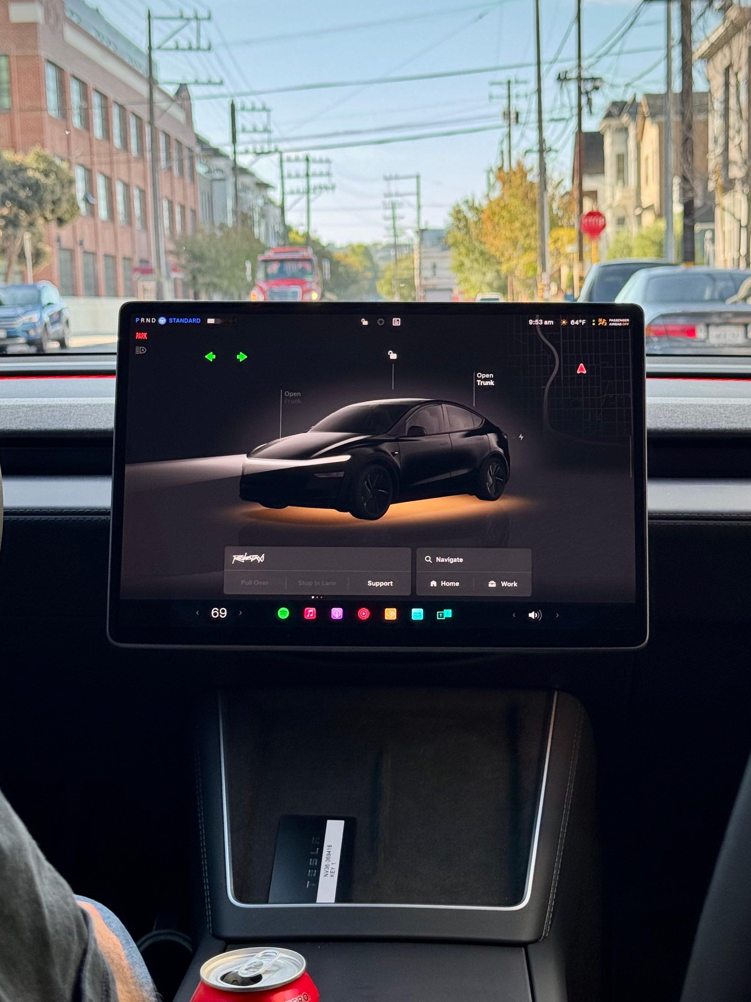 特斯拉今年用金色上瘾啦 Cybercab 金Model  Y L 星光金Opti