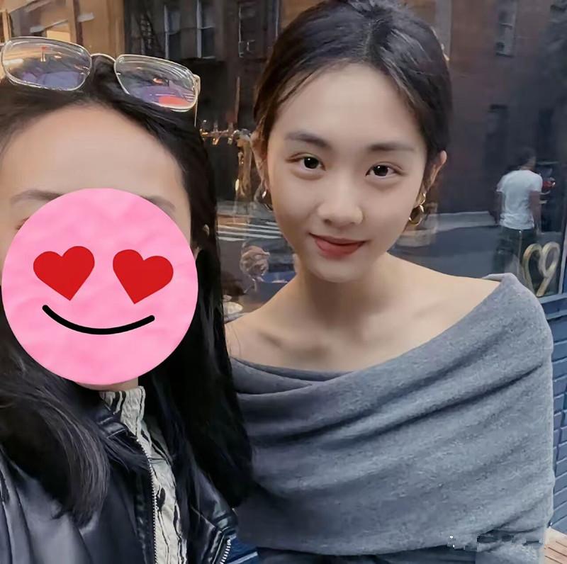 黄家有女初长成！18岁的黄多多太漂亮了！

黄多多今年九月去美国纽约大学读电影制