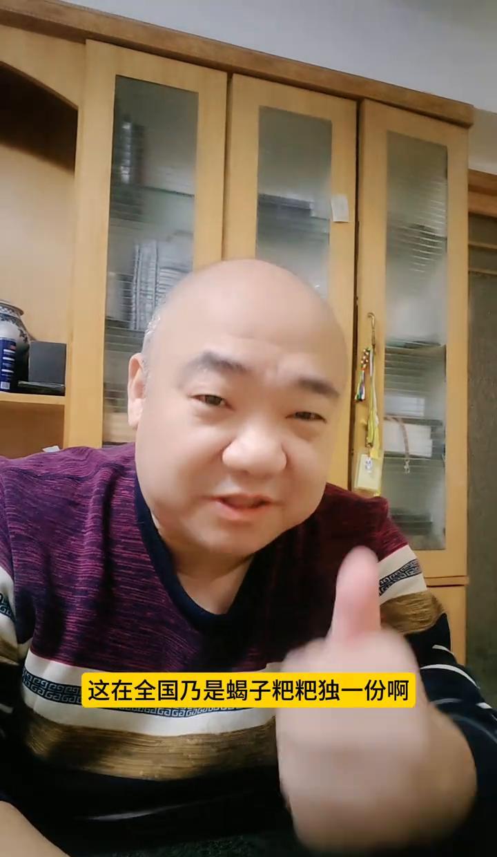 秦人排队买锅巴，沣河抓螃蟹，金鸡奖现场嫌暖气不够热。
这帮人，真把自己当主角了。