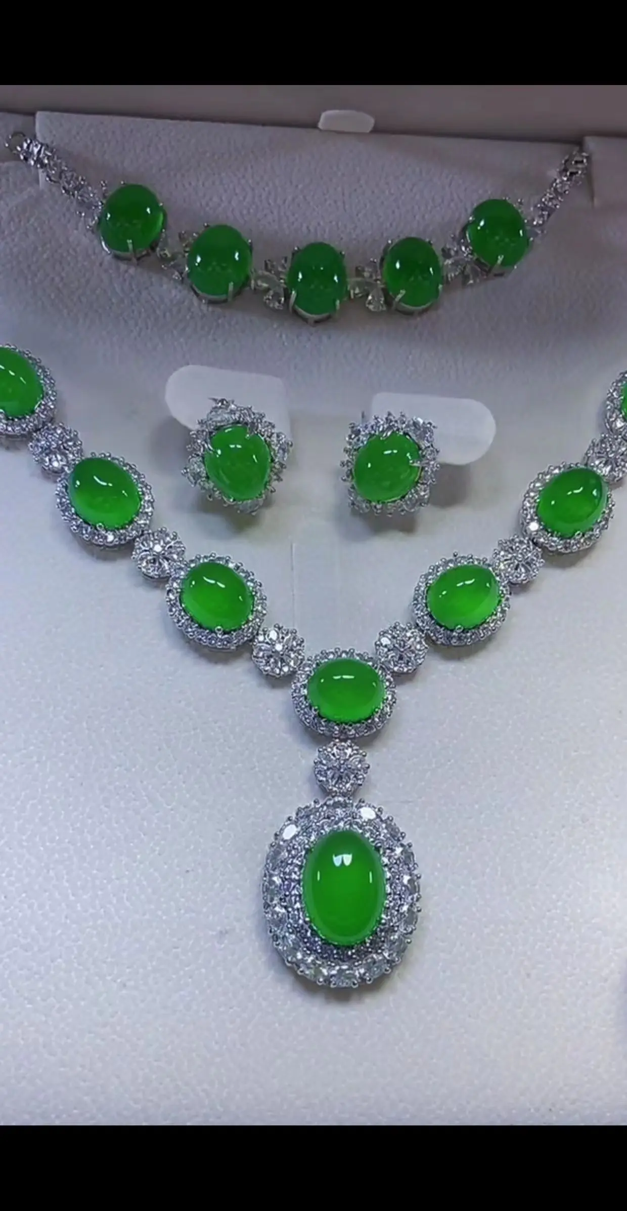 远离一些垃圾人和一些垃圾事。你会越来越好。特别是这个互联网我操太假太假