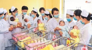 朝鲜首次诞生五胞胎，名字合起来竟是“效忠金正恩”

近日，朝鲜传出首例五胞胎诞生
