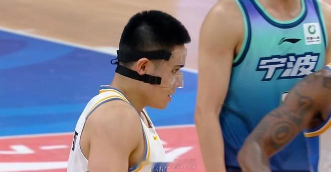 CBA常规赛第11轮，近期惨遭广厦双杀的北京迎来前8大黑马宁波的挑战，赵睿还是不