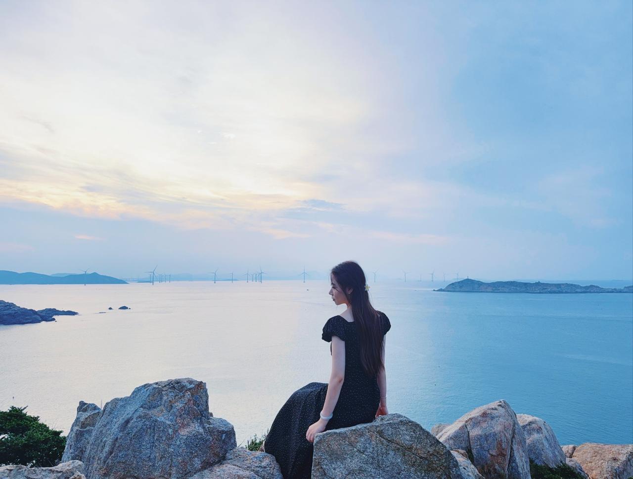 群山环海⛰️
最主要是人少，风景绝美！！！
随处可以看到森林风车还有海上风车哟！