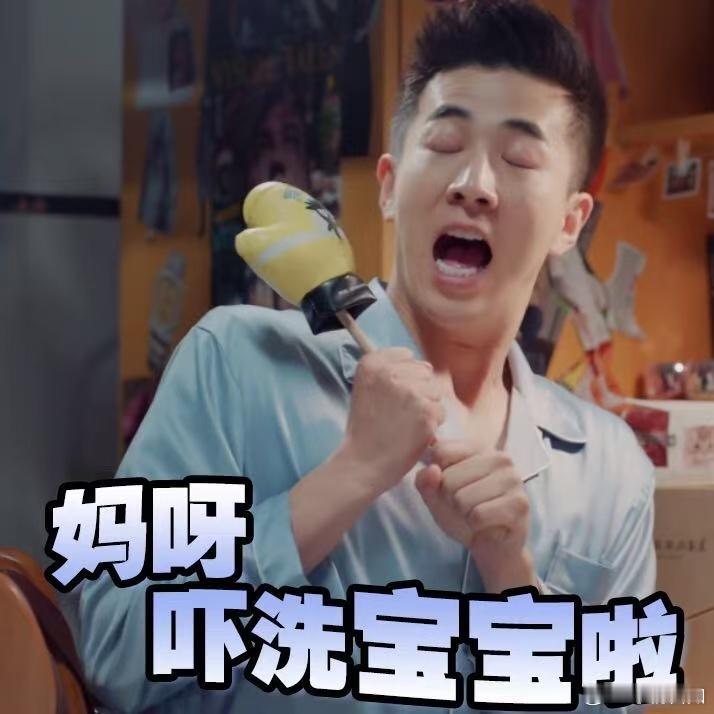 李川行走的表情包  李川简直就是有着搞笑的特点了呀，真没想到他真的是一个行走的表