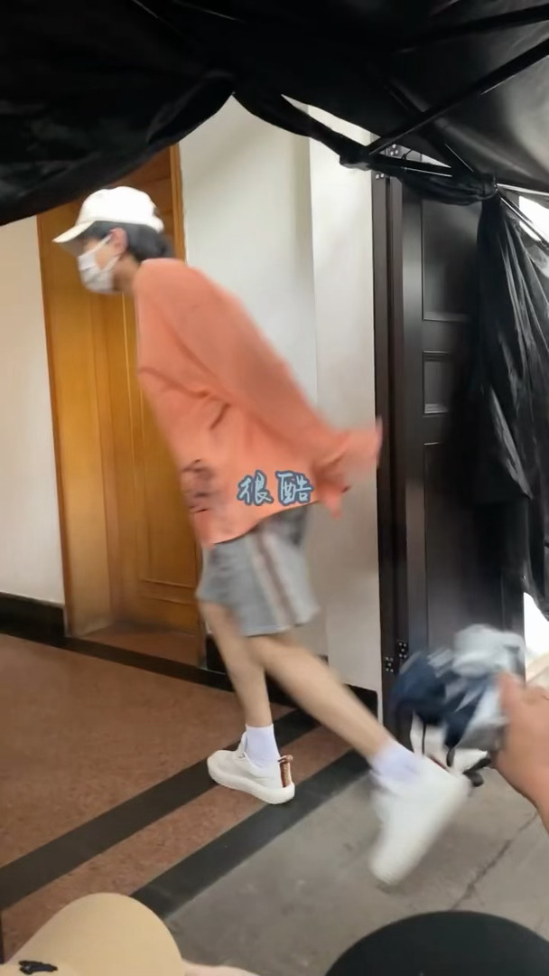 英雄志之后再也没有ee的出妆可以看了，当时也是赶上了最后的末班车 