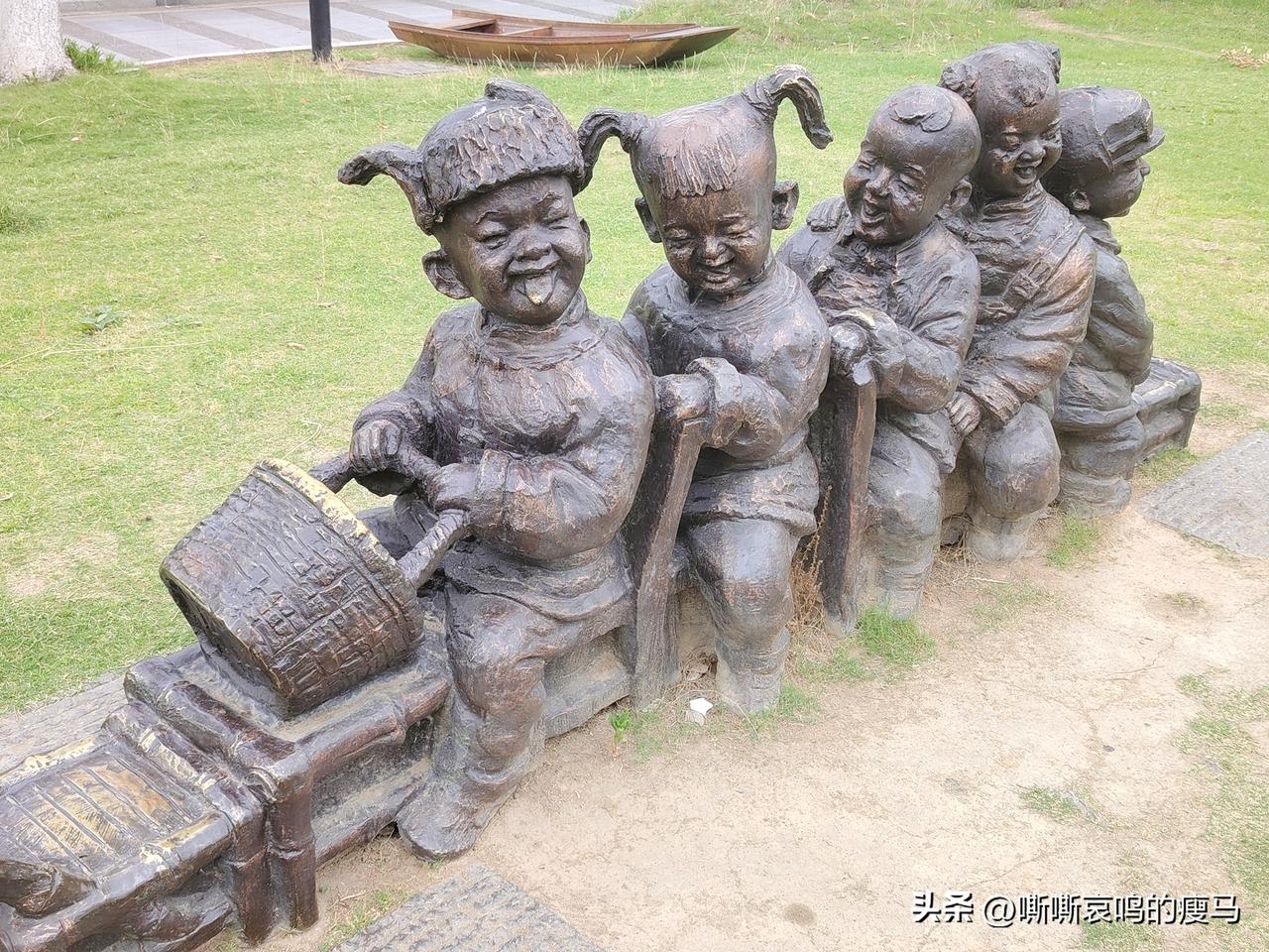 小论“圈子”
  
   人从一生下来，就有圈子，医生，护士，同时生的小孩都是一