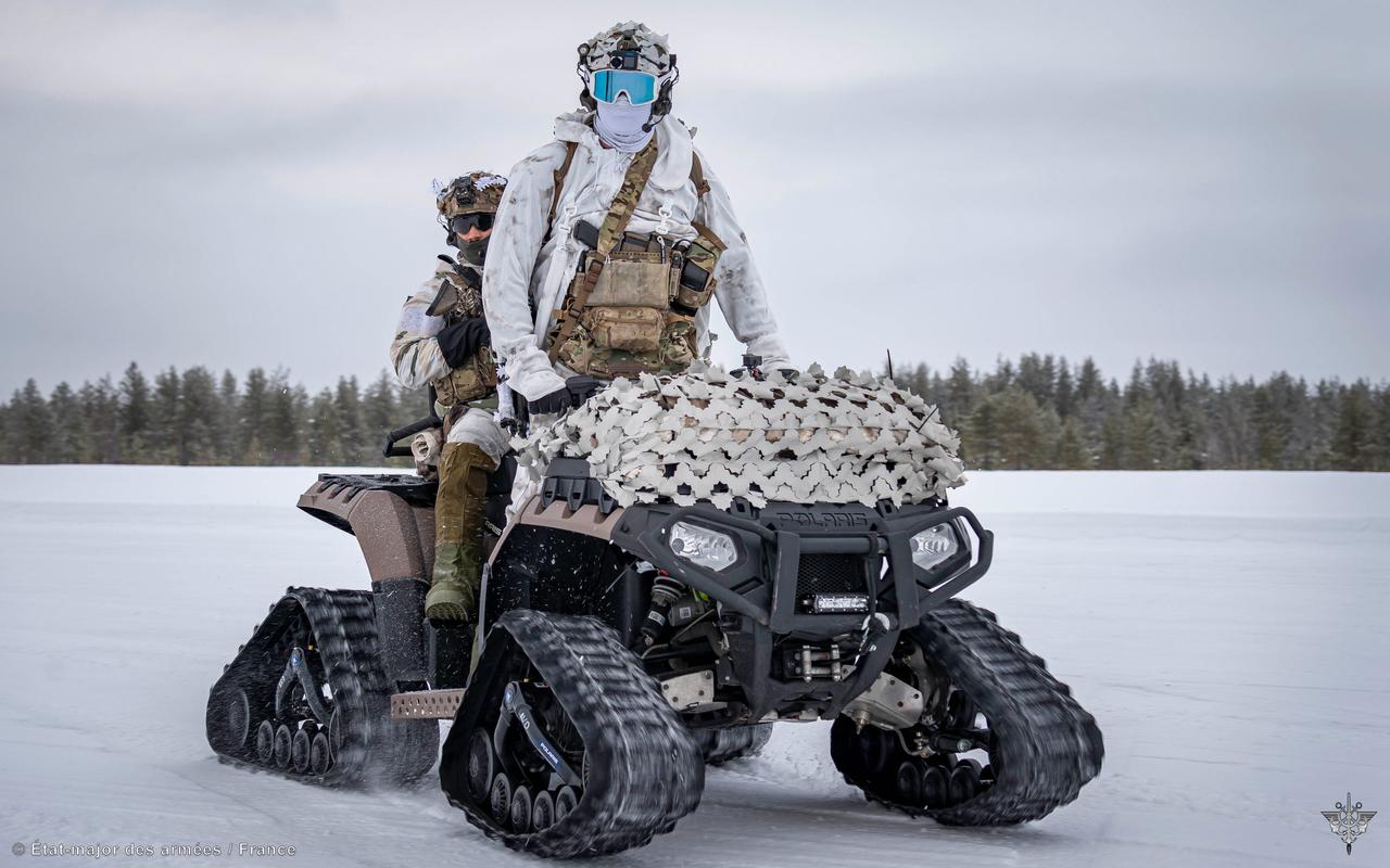 法国陆军乘坐 A400M 从奥尔良出发后，与27bim山地突击队一起前往芬兰拉普