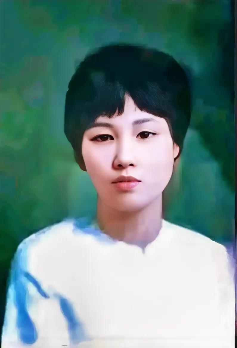 “骄杨”杨开慧烈士遗像。