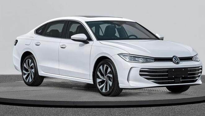 全新大众帕萨特PRO曝光了，预计三季度上市。

这款车的长宽高分比为5006/1