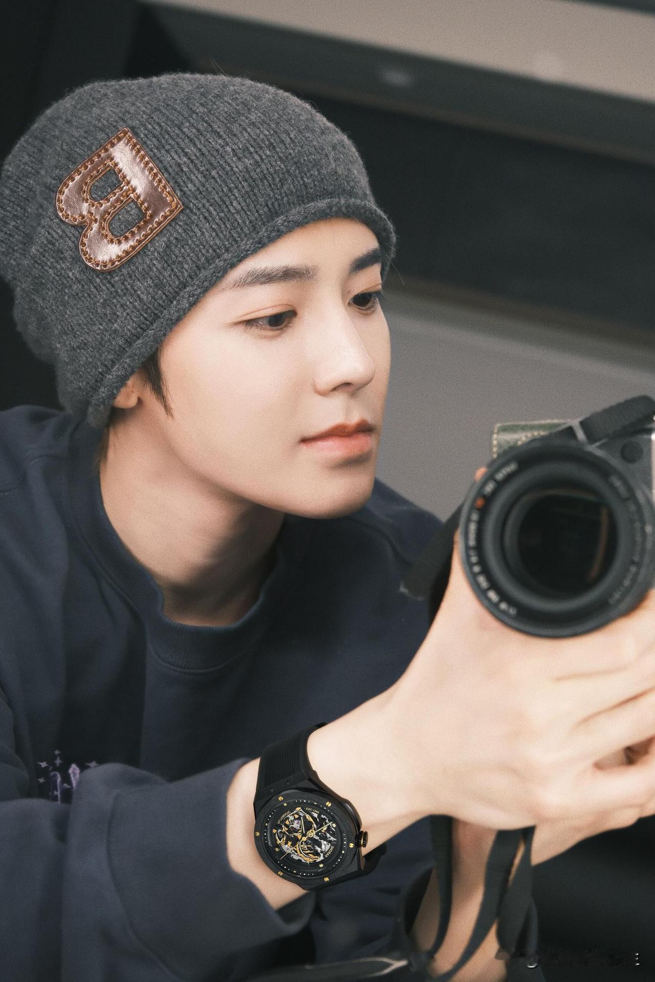 侯明昊帅度超标！猕猴桃们的热情尖叫让现场沸腾，这完美的一天要以海底捞收尾才够味！