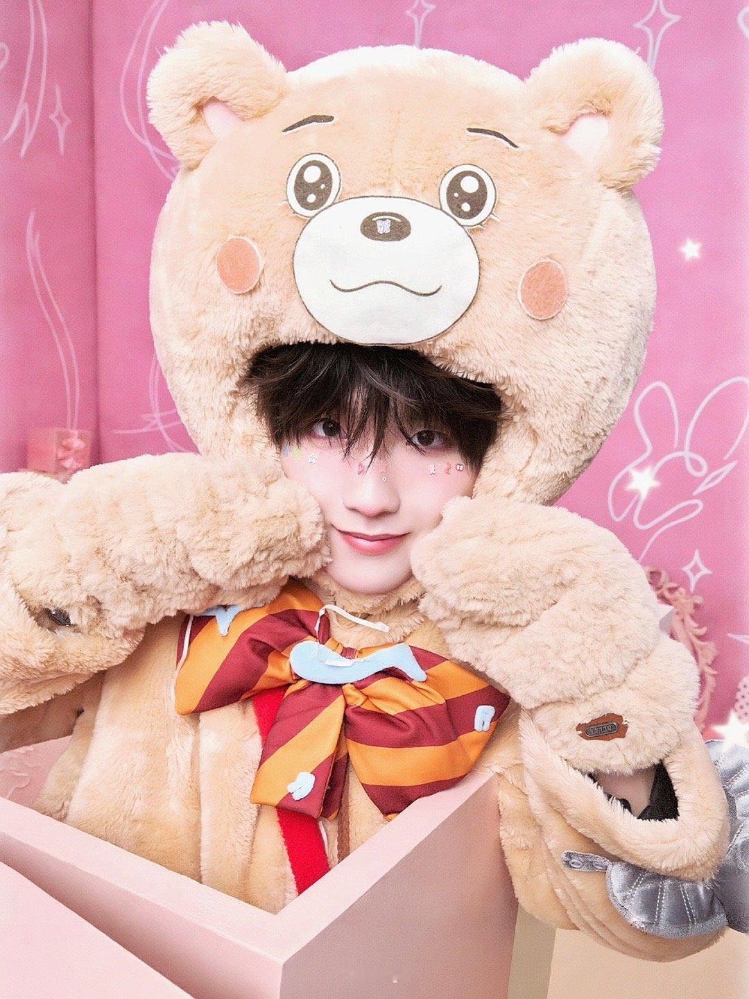 0000诚信是一轮圆月，唯有与高处的皎洁对视，才能沉淀出对待生命的真正态度；诚信