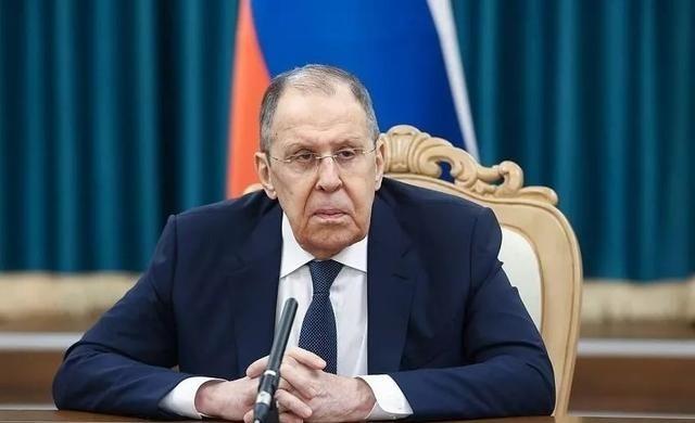 俄罗斯外长拉夫罗夫突然在公开场合抛出一句重磅话，说俄方愿意让中国、美国、英国、法