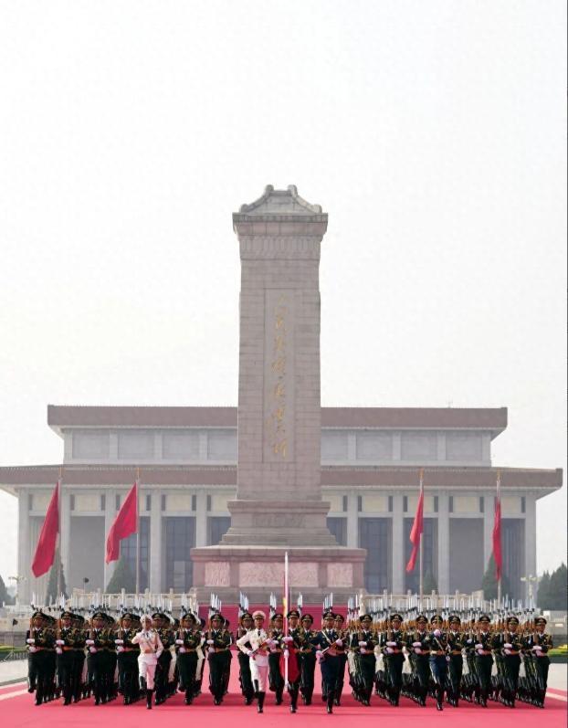 现在才搞明白，9・3 阅兵的真正目的，其实根本就不是为了证明咱的武器有多厉害，而