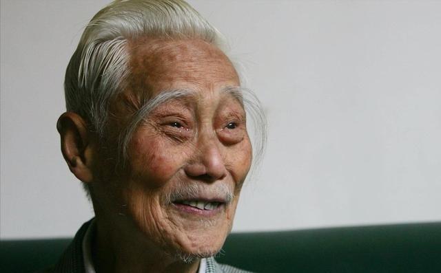很多人习惯性地忽视了自己的眉毛，但事实上，眉毛不仅仅是面部表情的重要部分，它们还