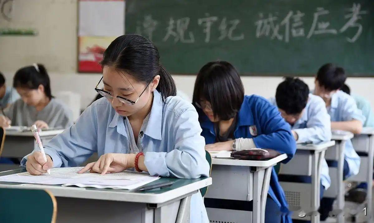 一本,军校,警校,怎么选择?这三条路代表了三种截然不同的人生轨迹：军校是“国家的