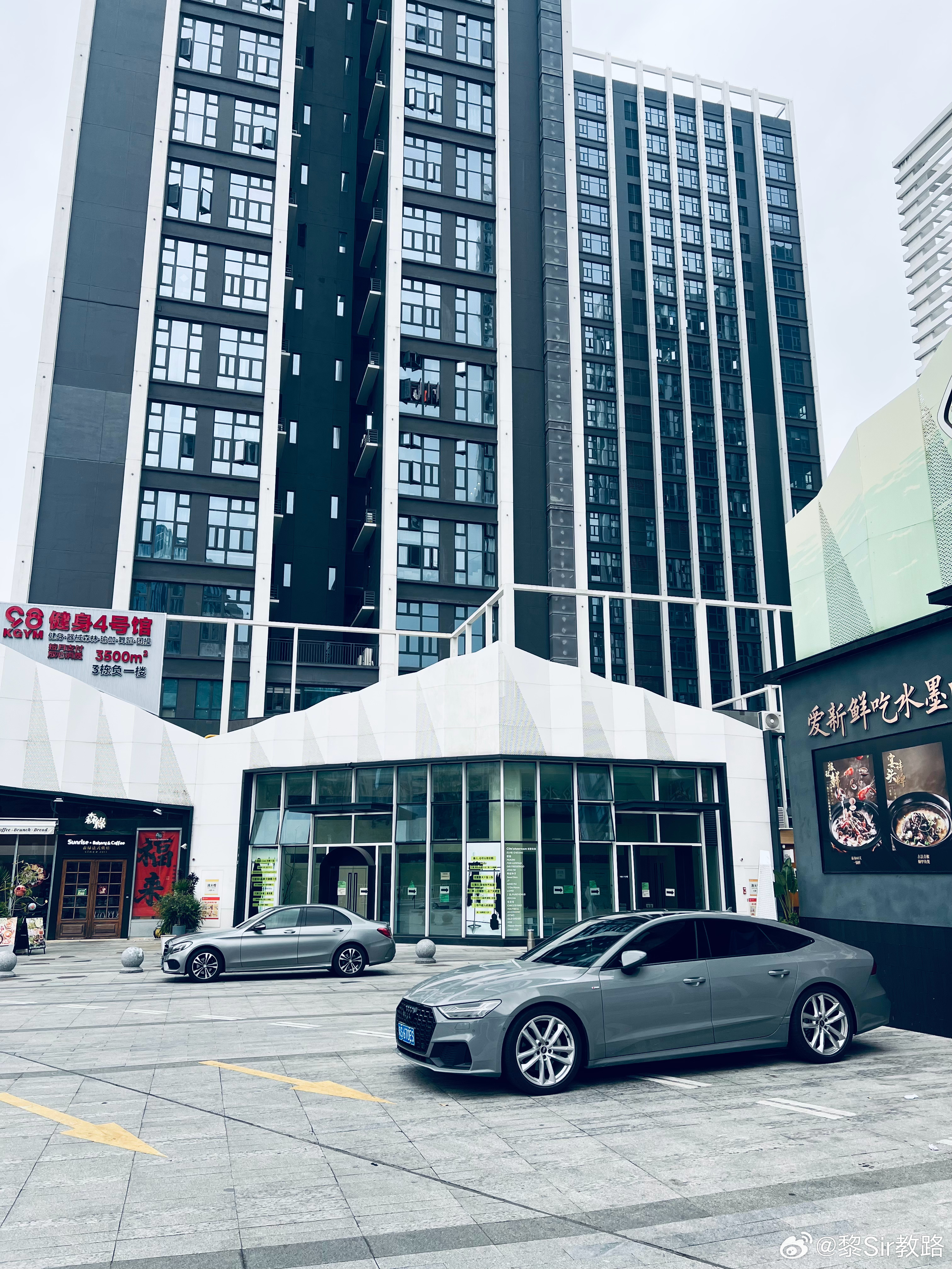 都是我喜欢的线条，颜色也是 