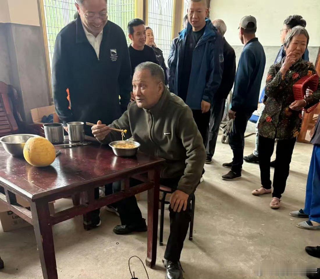 台州全城搜救走失老人后续藏着暖心故事 4月20日晚，台州天台县人民医院一位外来人