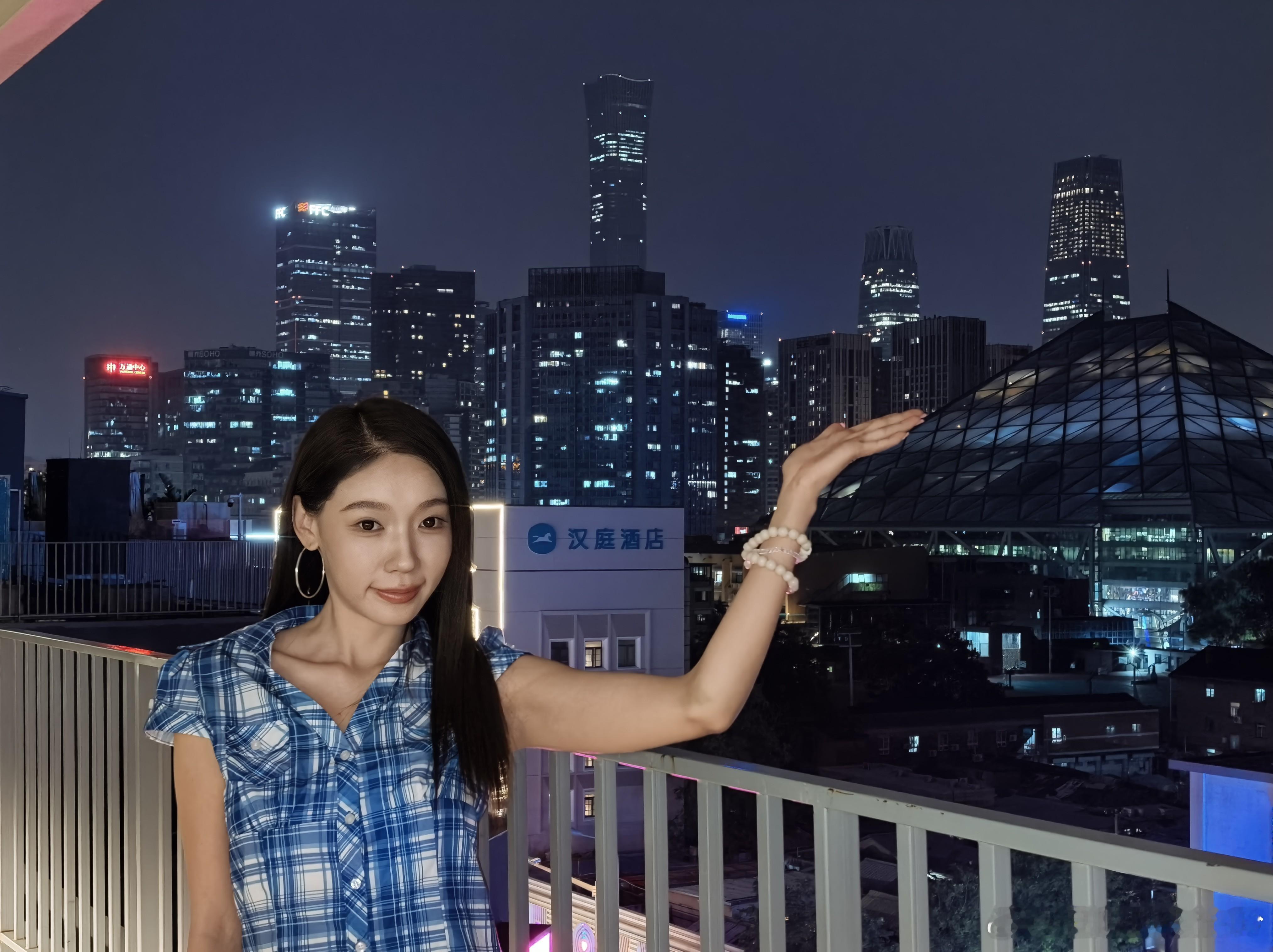 3K档手机人像终极对决 华米OV，3K档影像盲评，暗光环境打开闪光灯，均为自动模