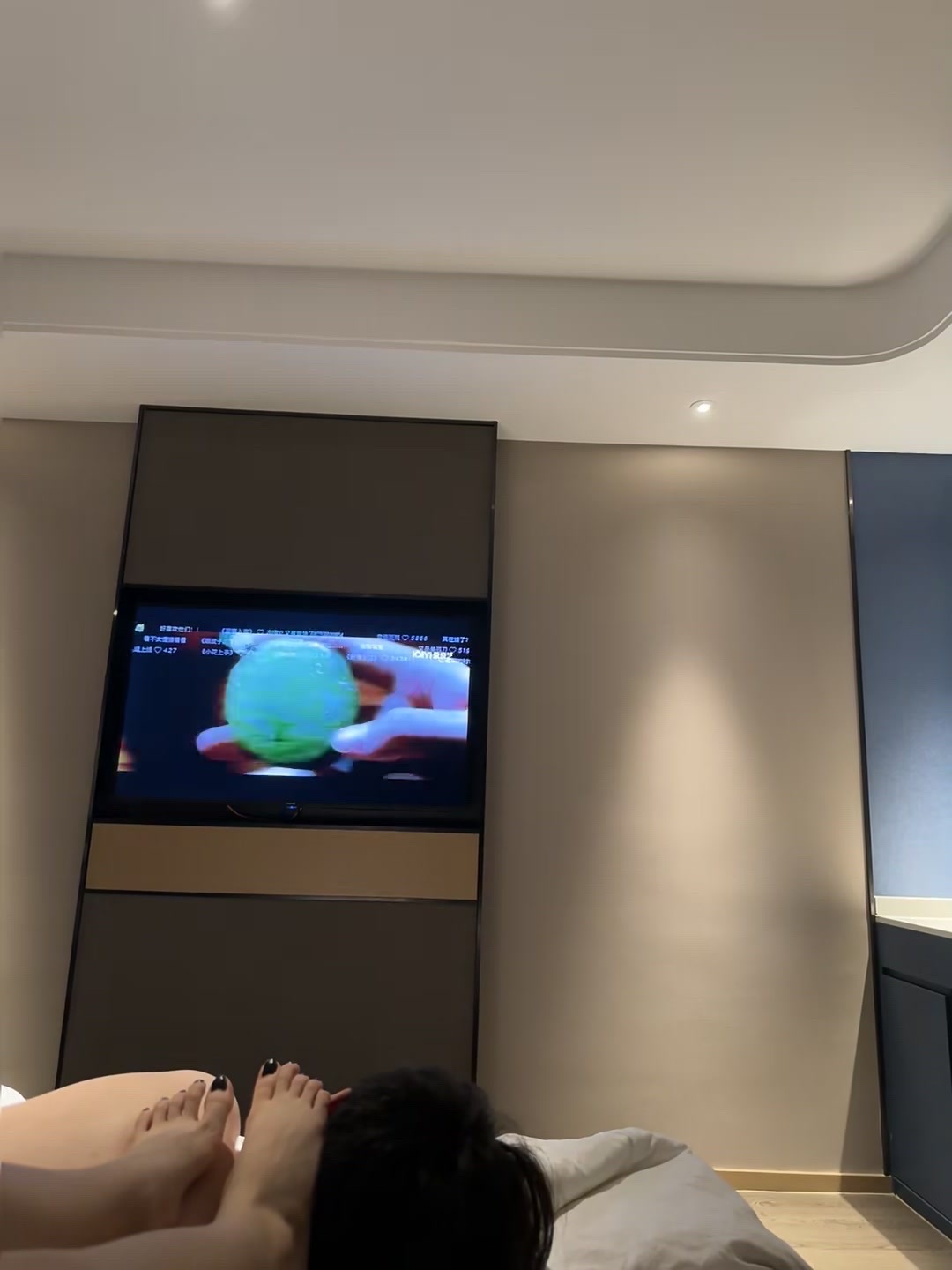 手机充电的时候为什么会响一声 